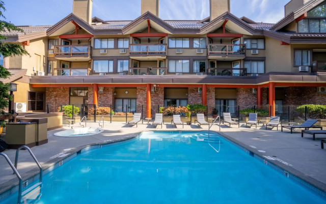 Whistler Village Inn And Suites