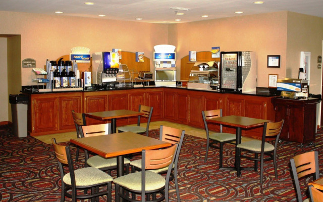 Holiday Inn Express & Suites Lonoke by IHG