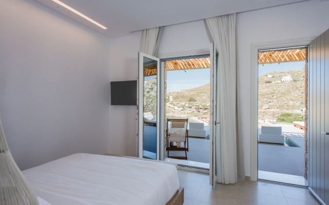 Super Paradise Hotel