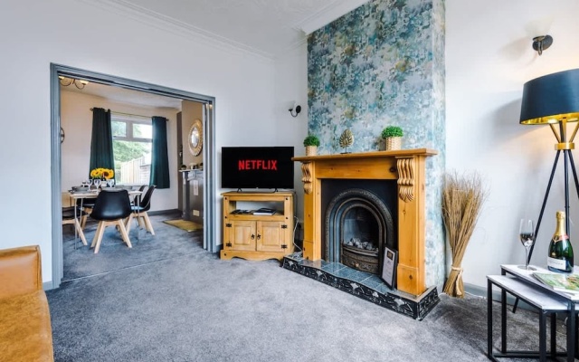 Perfect for Business Large Groups Sleeps 8