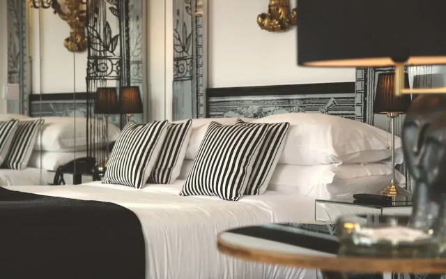 Teatro Boutique Rooms & Suites