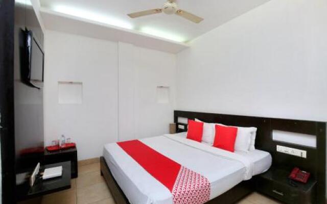 Oyo 24912 Hotel Raunak