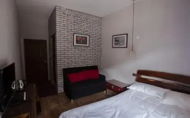 Siguniang Mountain Xileju Theme Inn