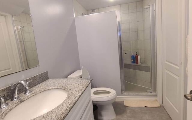 Spacious 2 BR, 3 Beds, Sleeps 6, Kitchen, Laundry