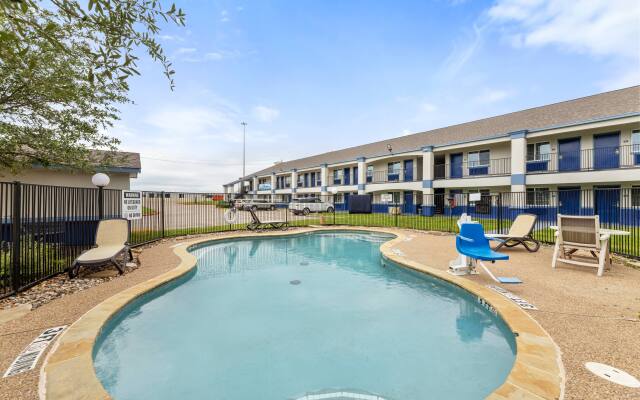 Days Inn By Wyndham Mckinney