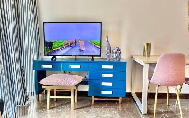 New Retropolitan Club - luxstay apt with terrace In Patras