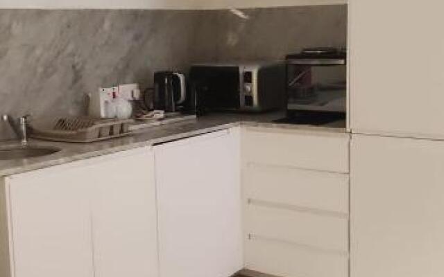 AF4 - Basic studio apartment