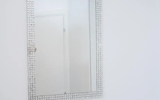 Luxury Studio Apartment White Sensation