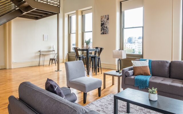 High-Rise Downtown Apts by Frontdesk