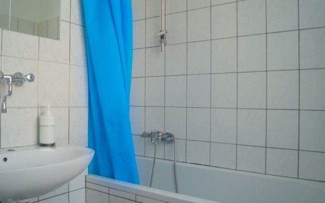 Shared Modern Apartment Schönbrunn - Budget Chic Room