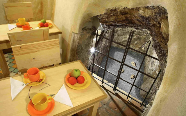 Garni Mysí Díra