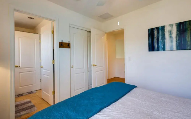 Beautiful Phoenix Home: Private Yard, Pool Access!
