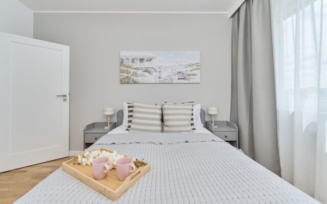 Lwowska by the Lake by Renters Prestige