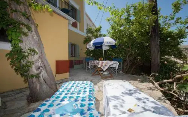 Kaitoula Studio Down