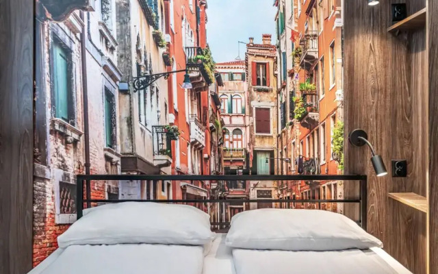 Vola Hostel