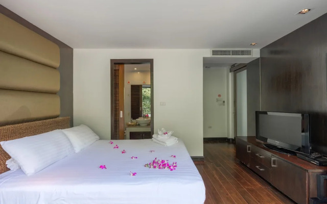 Spectacular Seaview Pool Villa Kalim 6