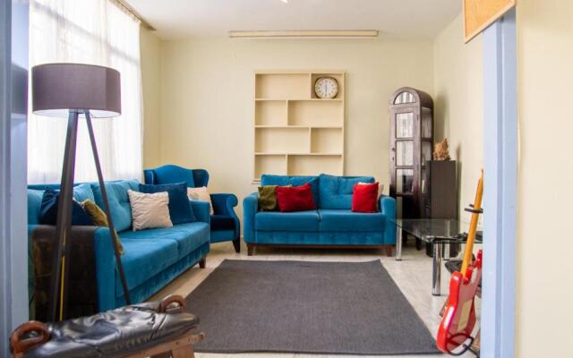 Vibrant and Central Flat in Karsiyaka Near Sea