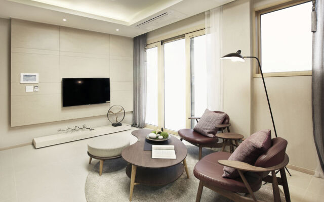Adel-hyu Hotel
