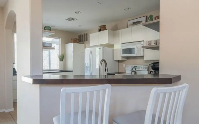 Stylish Cave Creek 3 Bdrm Vacation Home!
