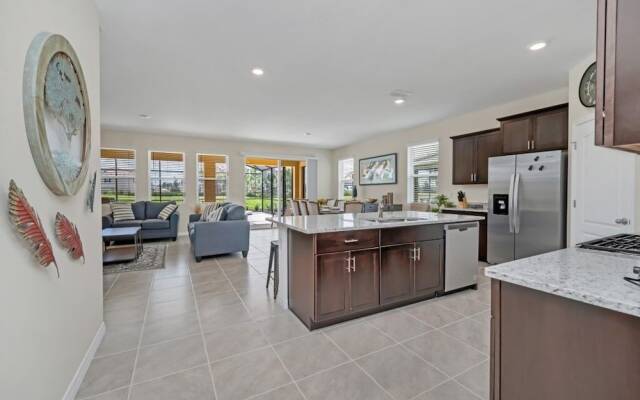 7535oakmoss 7 Bedroom Villa by RedAwning