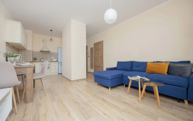 Warsaw Apartment With Parking by Renters