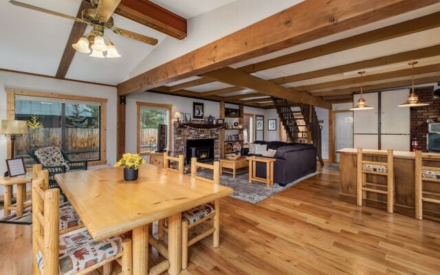 Rivers Edge 2 Bedroom Home by NW Comfy Cabins by RedAwning