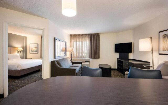 Sonesta Simply Suites Charlotte University