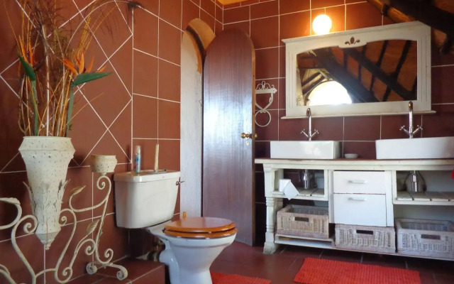 TreeTops & Treats Guest House