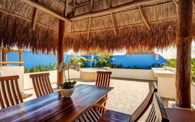 Rainbow Penthouse 2 bedrooms sleeps 5
