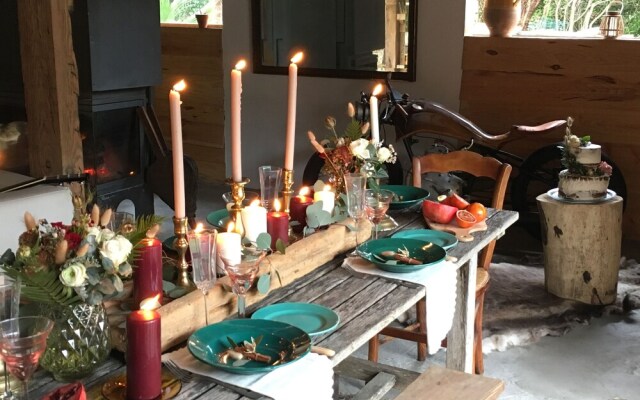 Coco Barn Wood Lodge
