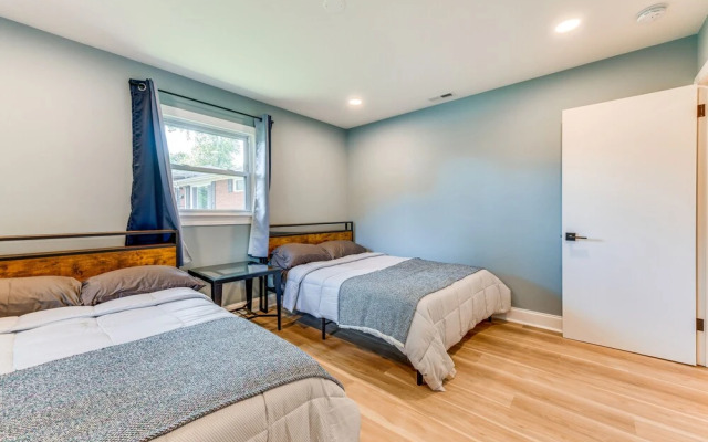 Charming Charlotte Home: 2 Mi to Downtown!