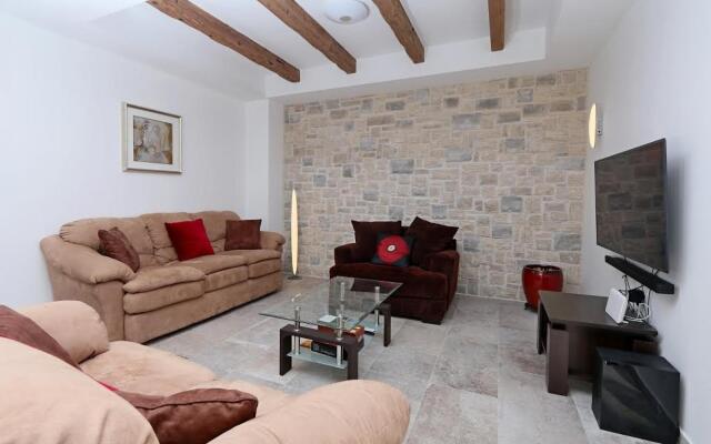 Lurda in Linardići with 4 bedrooms and 2 bathrooms