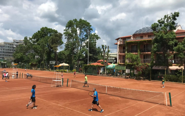 Oleander House And Tennis Club