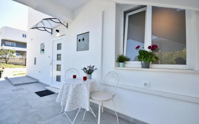 Apartment Erika - for 2 near the beach