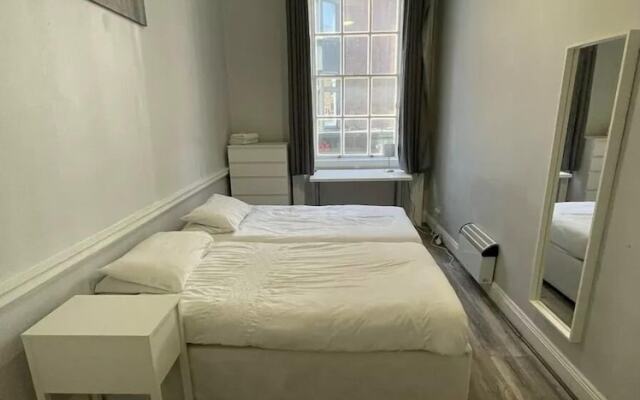 Stunning Temple BAR 2 BED Apartment