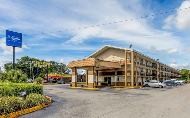 Rodeway Inn Fairgrounds - Casino