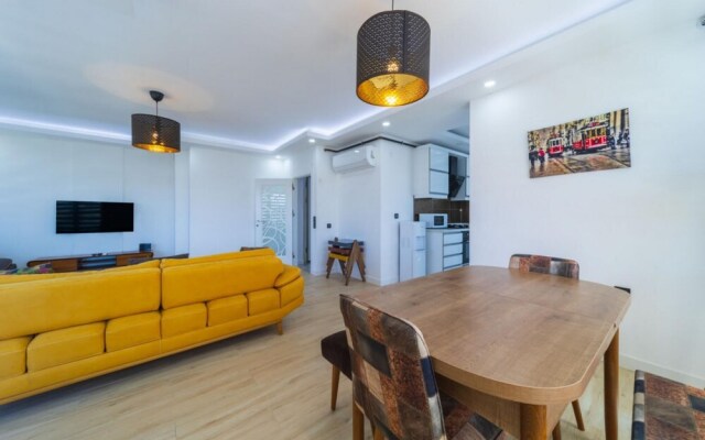 Lovely Duplex Flat Near Beach in Muratpasa