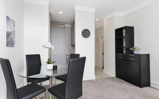 Renovated Apt with huge deck & car park