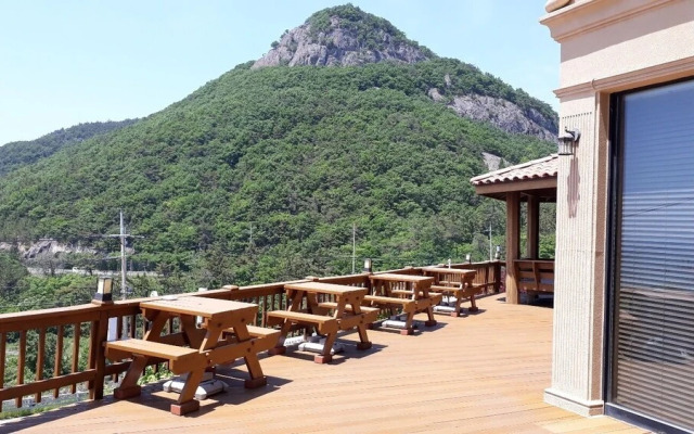 Wind Garden Pension