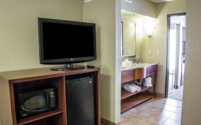 Comfort Suites Near Seaworld