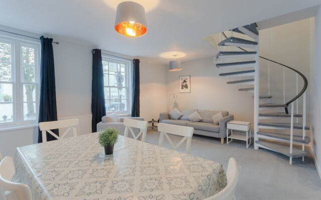 Gorgeous 3 Bedroom Apartment in Paddington