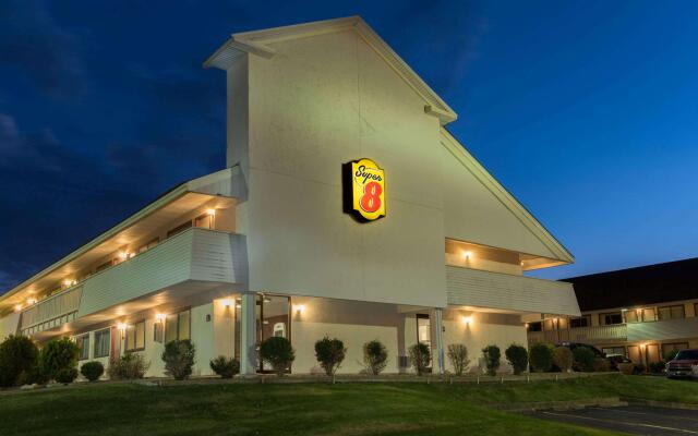 Super 8 Strongsville