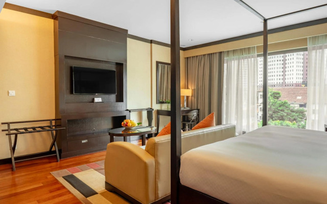 MiCasa All Suite Hotel