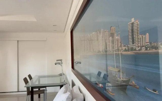 Luxuosa cobertura de 380m² a 850m da Av Beira Mar