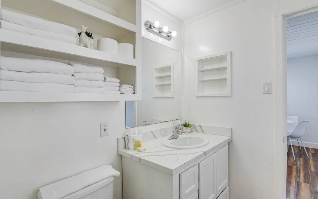 Pet-friendly Galveston Home: Walk to Beaches!