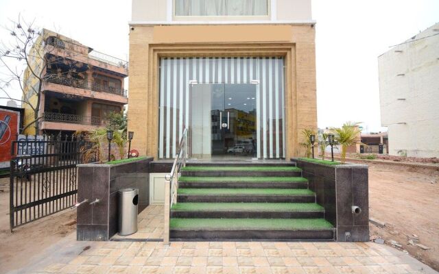 OYO 28282 Hotel J J Crown