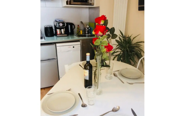 Little Western Spa Brighton Beach Apartment