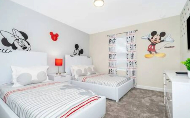 Gorgeous Storey Lake 4BR