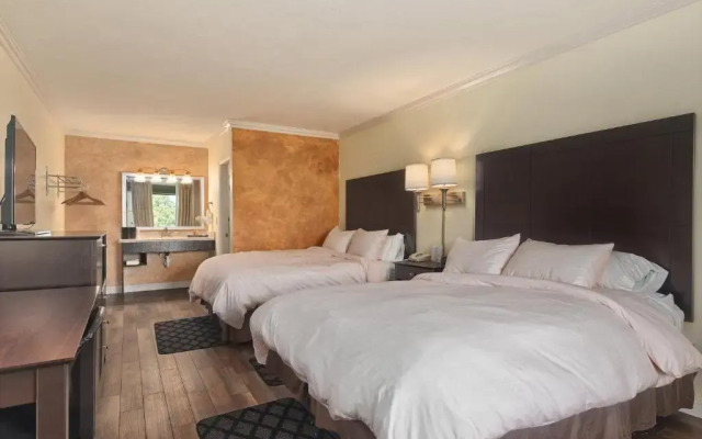 Fairway Inn