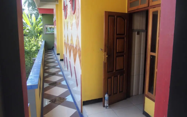 OYO Life 90646 Villa Karsinem Pasuruan